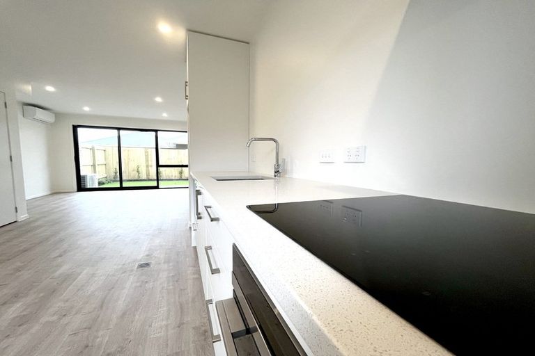 Photo of property in 4/12 Enderby Drive, Te Atatu Peninsula, Auckland, 0610