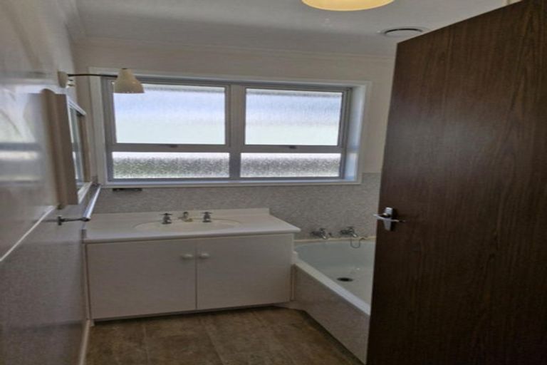 Photo of property in 20 Alberta Road, Glen Avon, New Plymouth, 4312