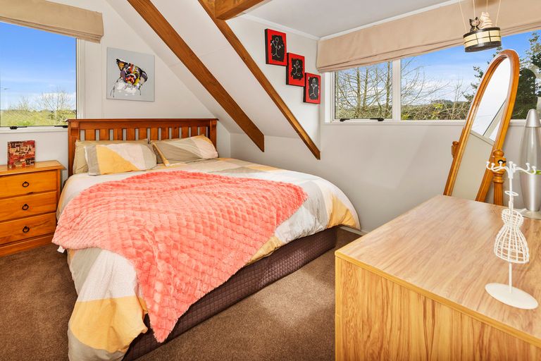 Photo of property in 21 Clifford Road, Pukekohe, 2678