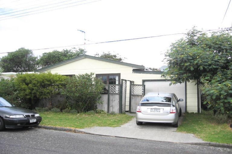 Photo of property in 26 Gavin Road, Raumati Beach, Paraparaumu, 5032