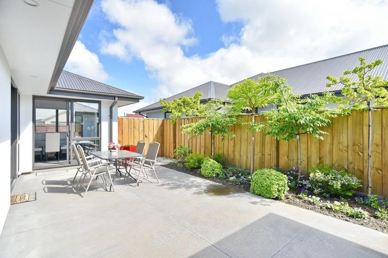 Photo of property in 1 Peter Place, Rangiora, 7400