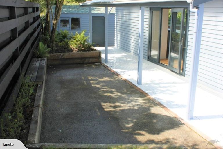 Photo of property in 52 Poto Road, Normandale, Lower Hutt, 5010