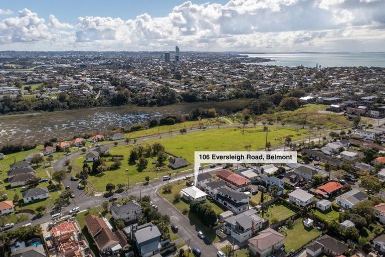 Photo of property in 106 Eversleigh Road, Belmont, Auckland, 0622