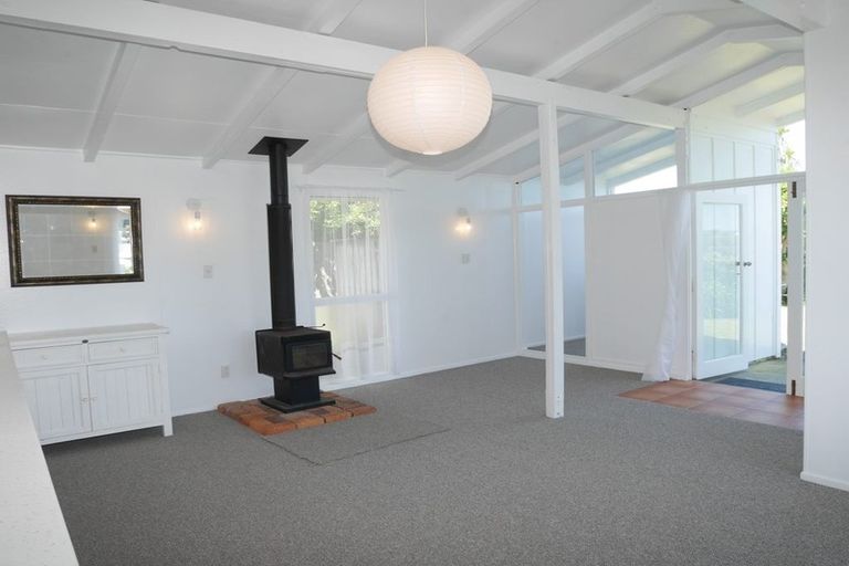 Photo of property in 25 Hemara Street, Waikanae Beach, Waikanae, 5036