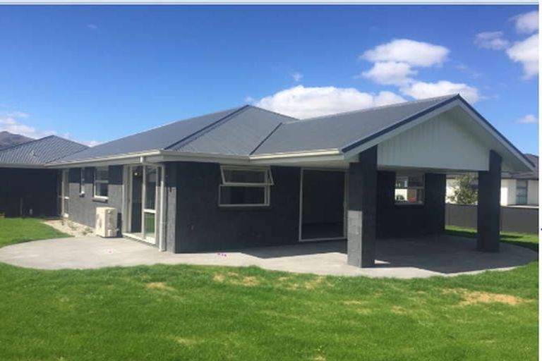 Photo of property in 20 Stowell Drive, Cromwell, 9310