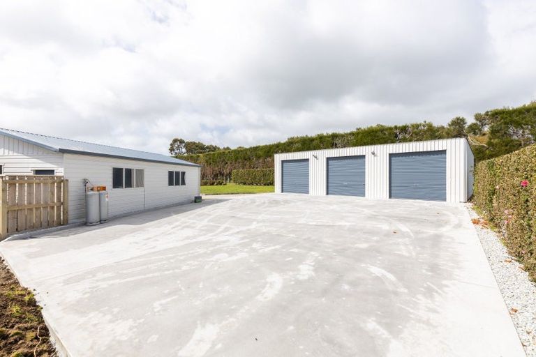 Photo of property in 2 Arthur Road, Paraite, New Plymouth, 4373