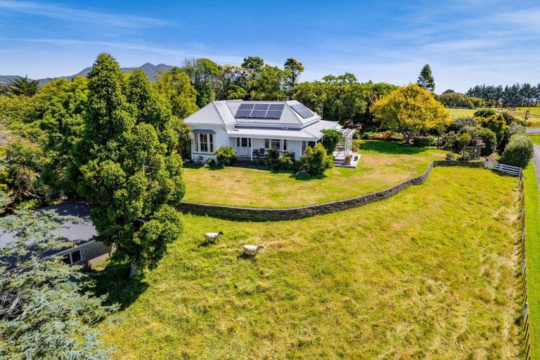 Photo of property in 568 South Road, Omata, New Plymouth, 4374