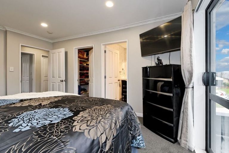 Photo of property in 14 Bradnor Meadows Drive, Swanson, Auckland, 0612