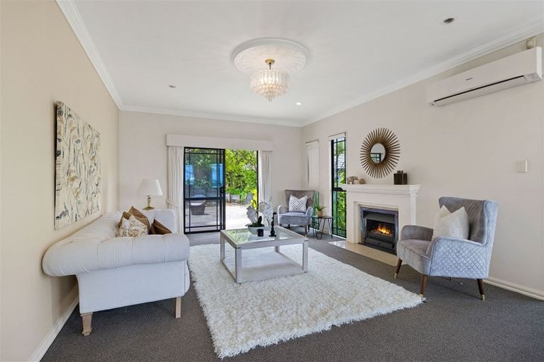 Photo of property in 33 Cricklade Terrace, Windsor Park, Auckland, 0632