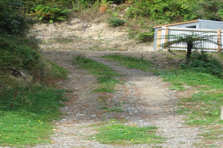 Photo of property in 153 Pinehaven Road, Pinehaven, Upper Hutt, 5019