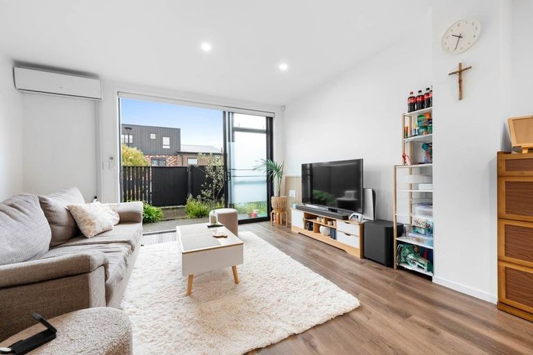 Photo of property in 19 Kotuitui Street, Manukau, Auckland, 2104