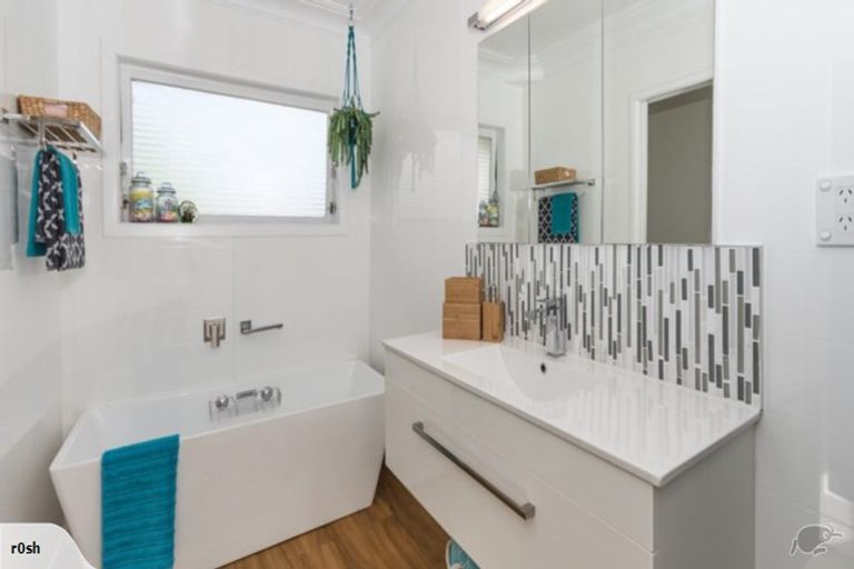 Photo of property in 2/10 Liverpool Street, Papakura, 2110