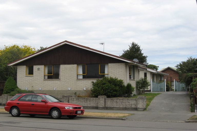 Photo of property in 1/35 Juniper Place, Burnside, Christchurch, 8053