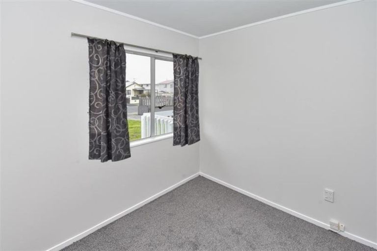 Photo of property in 56 Pukeroa Place, Papakura, 2110