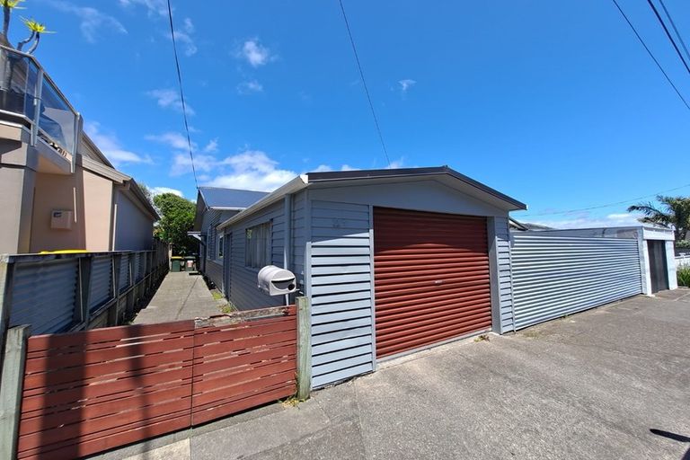 Photo of property in 21 Bulkeley Terrace, New Plymouth, 4310