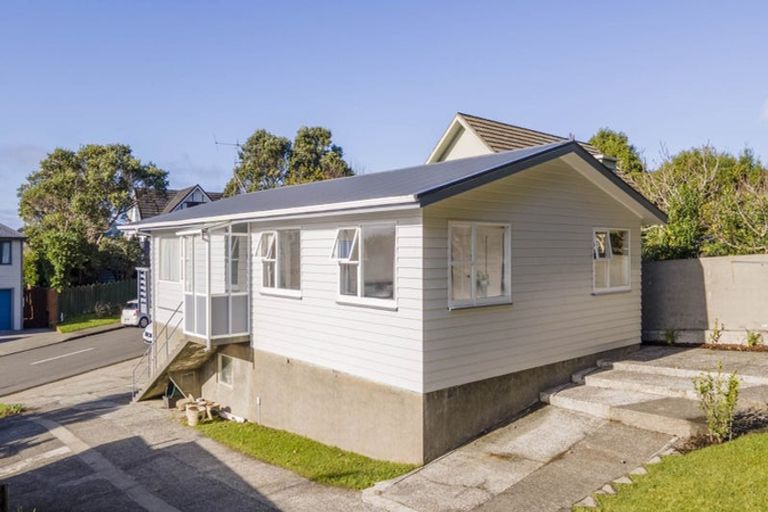 Photo of property in 16 Truscott Avenue, Johnsonville, Wellington, 6037