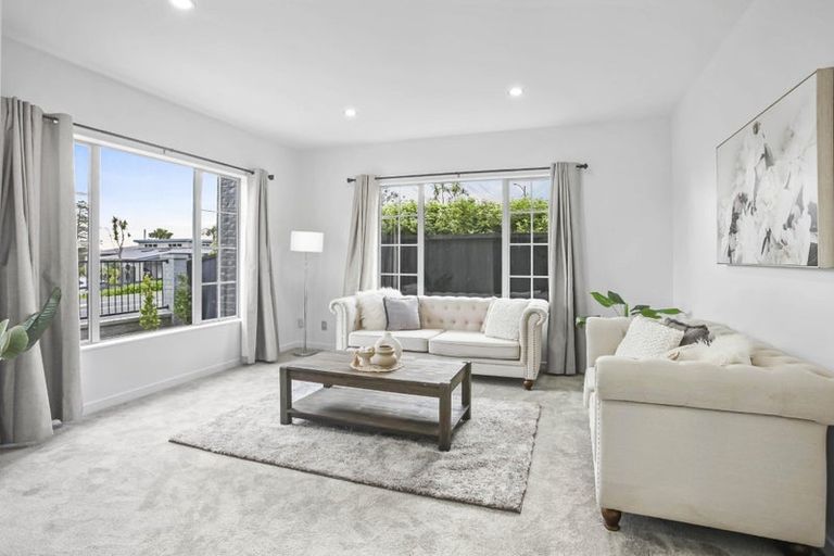 Photo of property in 108 Simpson Road, Henderson Valley, Auckland, 0614