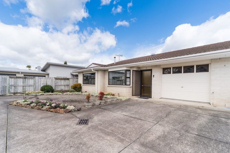 Photo of property in 8 Oxford Street, Hokowhitu, Palmerston North, 4410