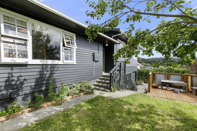 Photo of property in 53 Lowry Crescent, Stokes Valley, Lower Hutt, 5019