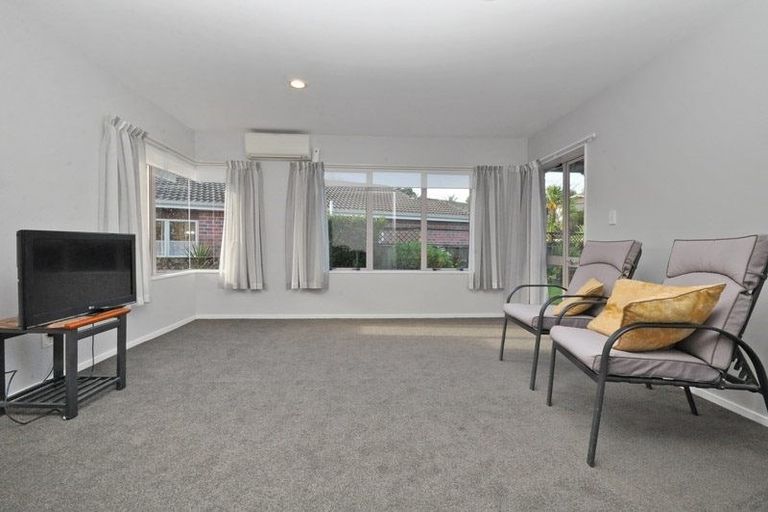 Photo of property in 13 The Grove, Red Beach, 0932