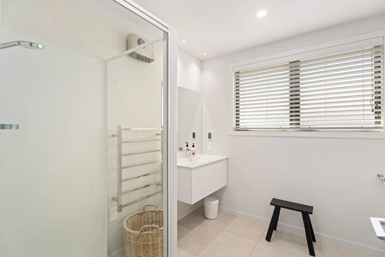 Photo of property in 15 Pennycook Place, Lake Hawea, Wanaka, 9382