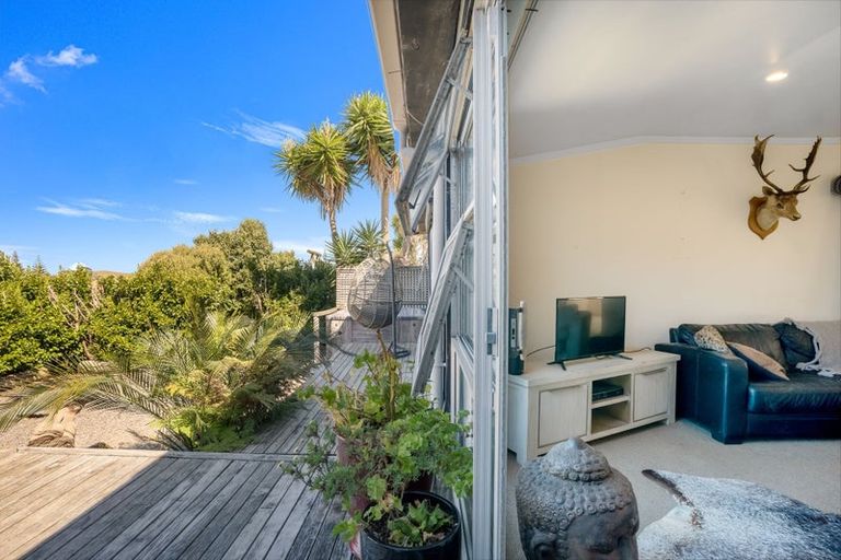 Photo of property in 2856 South Head Road, South Head, Helensville, 0874