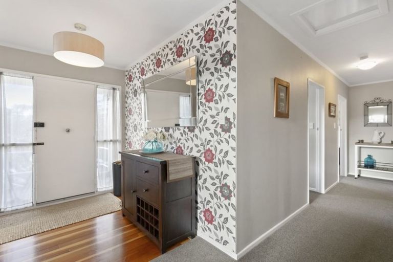 Photo of property in 29 Churton Drive, Churton Park, Wellington, 6037