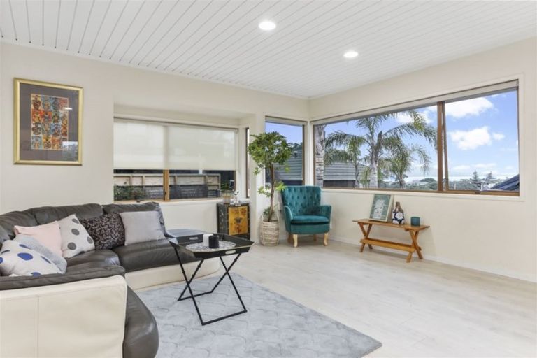 Photo of property in 2/23 Commodore Parry Road, Castor Bay, Auckland, 0620