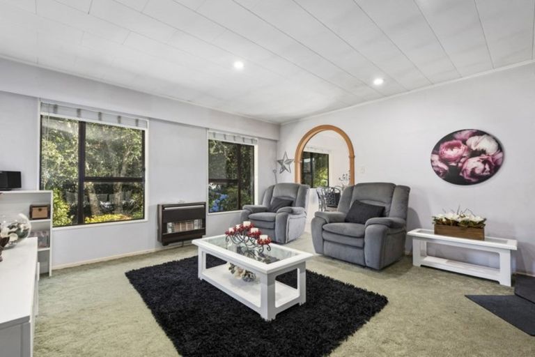 Photo of property in 12 Indiana Grove, Totara Park, Upper Hutt, 5018