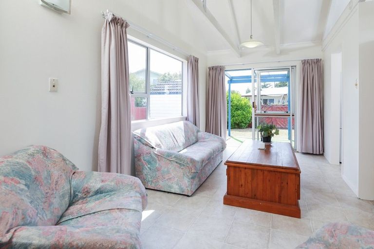 Photo of property in 25 Oakfield Crescent, Pukete, Hamilton, 3200