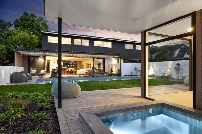 Photo of property in 106a Godden Crescent, Mission Bay, Auckland, 1071