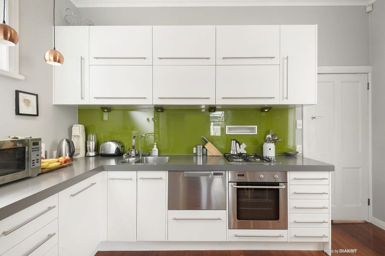 Photo of property in 10 Milton Street, Berhampore, Wellington, 6023