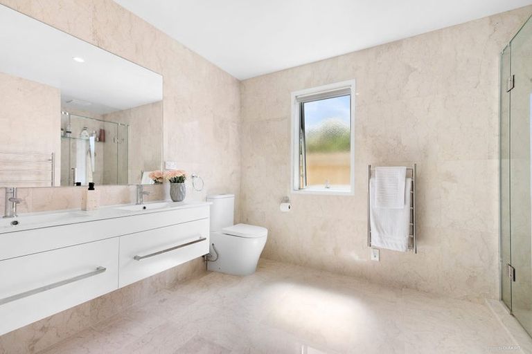 Photo of property in 73 Rising Parade, Fairview Heights, Auckland, 0632