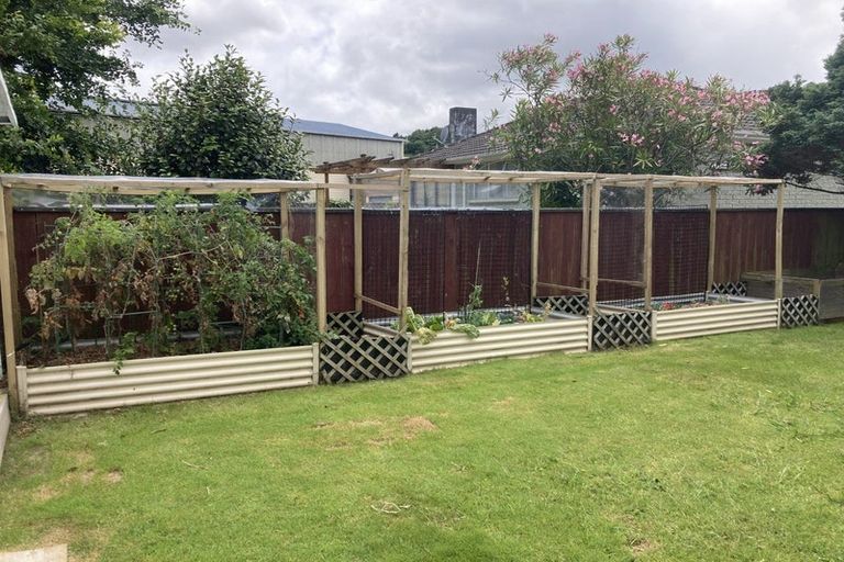 Photo of property in 17 Heather Grove, Fairfield, Lower Hutt, 5011