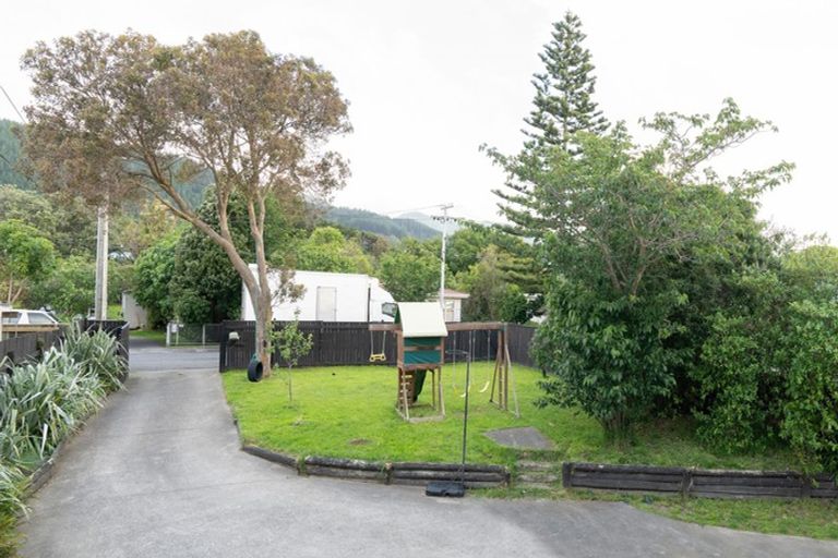 Photo of property in 11 Wairere Grove, Paraparaumu, 5032
