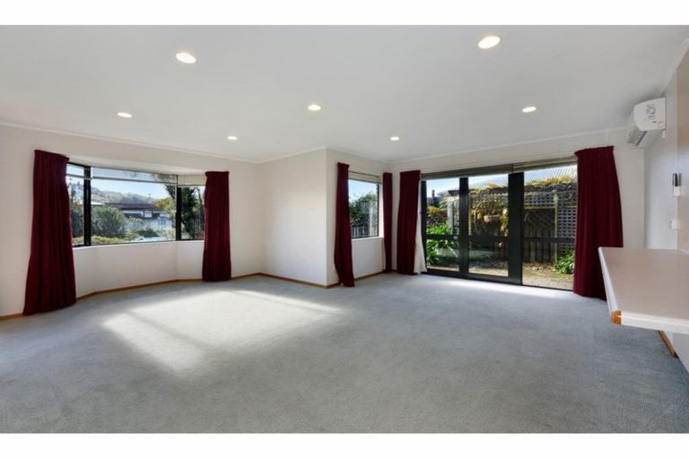 Photo of property in 2 Harcourt Place, Wakefield, 7025