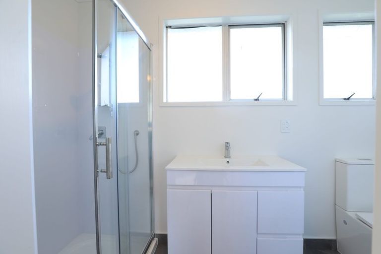 Photo of property in 8 Lisa Rise, Half Moon Bay, Auckland, 2012