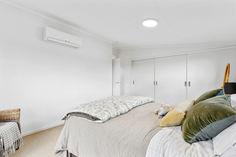 Photo of property in 32 Haast Place, Awapuni, Palmerston North, 4412