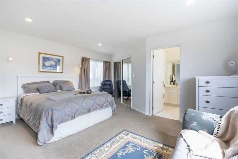 Photo of property in 10 Mistral Place, West Harbour, Auckland, 0618