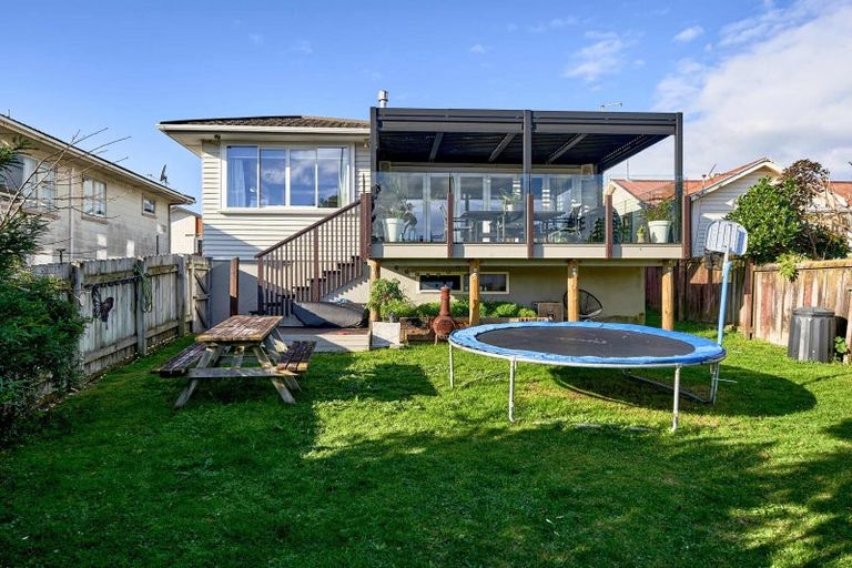 Photo of property in 14 Mana Esplanade, Paremata, Porirua, 5026