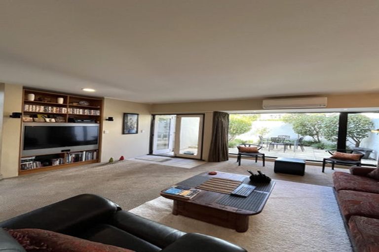 Photo of property in Highwic, 2/32 Hobson Street, Thorndon, Wellington, 6011