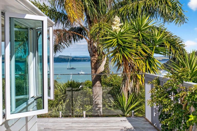 Photo of property in 8 Robertson Street, Russell, 0202