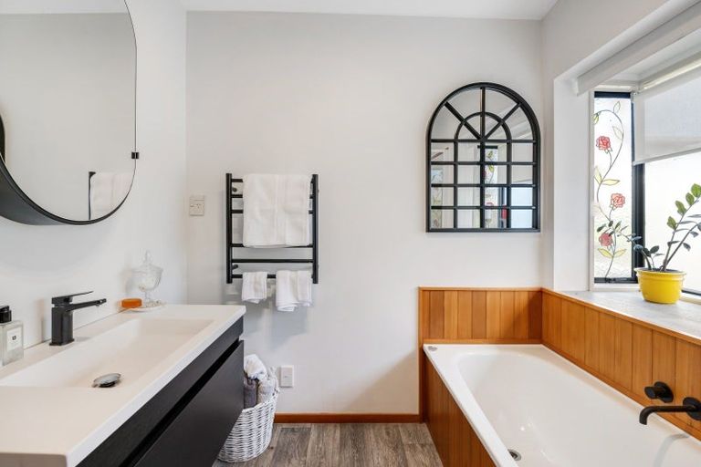 Photo of property in 6 Crown Road, Tindalls Beach, Whangaparaoa, 0930