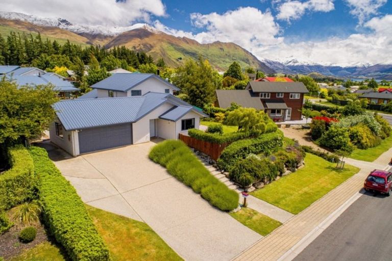Photo of property in 4 Aspinall Street, Wanaka, 9305