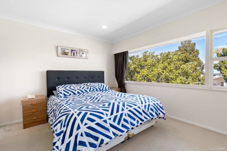 Photo of property in 3 Santa Rosa Terrace, Forrest Hill, Auckland, 0620