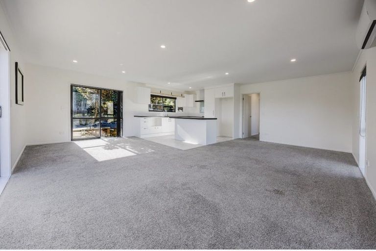 Photo of property in 8 Trosk Place, Waiuku, 2123