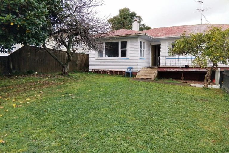 Photo of property in 16 Thompson Terrace, Manurewa, Auckland, 2102