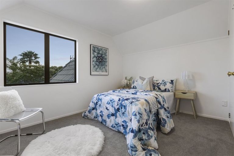 Photo of property in 1/13 Pinewood Grove, Botany Downs, Auckland, 2010