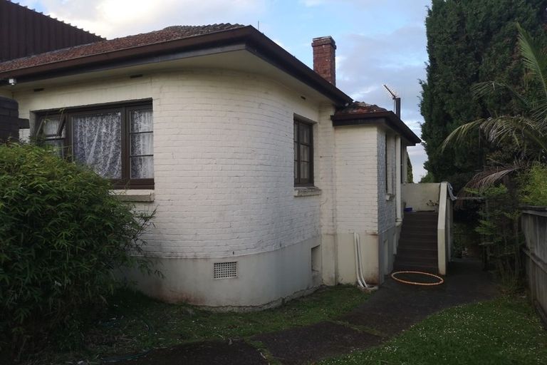 Photo of property in 2/227 East Coast Road, Campbells Bay, Auckland, 0620