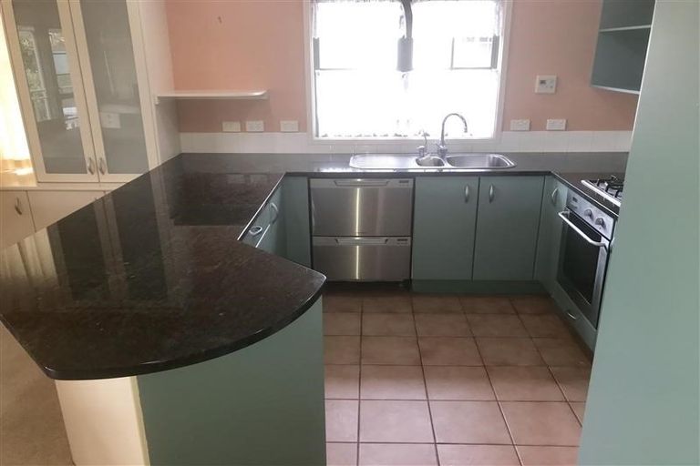 Photo of property in 28 Parkwood Crescent, Gulf Harbour, Whangaparaoa, 0930